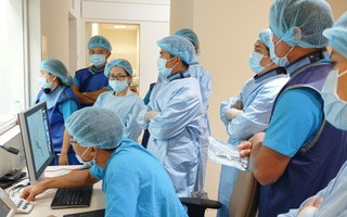 Anh chồng bị xuất huyết não khi mới 28 tuổi: Người trẻ thấy đau đầu, nôn ói chớ xem thường