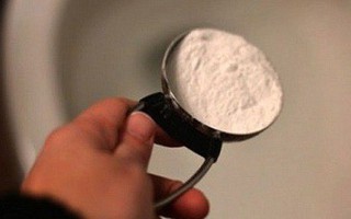 44 học sinh tiểu học ăn nhầm bột thông bồn cầu, phải nhập viện cấp cứu