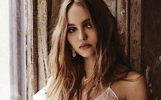 Mê đắm sắc vóc ngọt ngào của con gái 'cướp biển' Johnny Depp