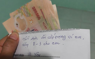Vợ trẻ khoe món quà ngày 8/3 là xấp tiền 200 nghìn dày cộp, nhưng thư tay chồng viết mới thật buồn cười
