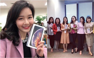 Phát ghen với dàn chị em VTV được tặng quà "khủng" nhân 8/3: Mỗi người 1 chiếc điện thoại gần 30 triệu