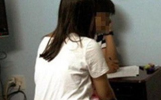 Mẹ nam sinh lớp 10 trong vụ việc vào khách sạn cùng cô giáo: "Cực chẳng đã gia đình tôi mới đi tố cáo"
