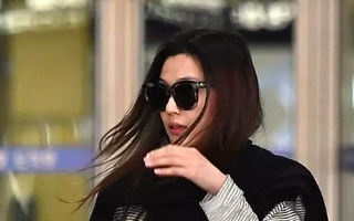 "Mợ chảnh" Jun Ji Hyun chạy trốn phóng viên khi xuất hiện với diện mạo kém hoàn hảo 