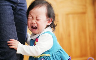 Hãy sử dụng sự im lặng như một chiến thuật thay vì la hét giận dữ khi trẻ làm sai điều gì đó
