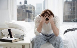 Vừa thấy mâm cơm vợ làm đãi mẹ từ quê ra chơi, tôi kinh ngạc không thể hiểu được ý vợ 