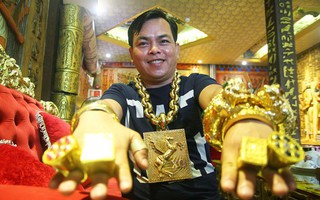Phúc XO không chỉ là đại gia vàng giả mà dàn xe biển ngũ quý cũng là... đồ giả nốt
