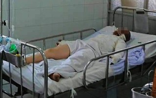 TP.HCM: Thương vợ bỏng nặng, chồng đau đớn đòi bán thận lo tiền cứu vợ