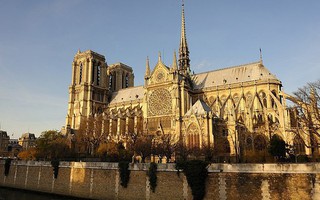 Hé lộ lí do thực sự khiến Nhà thờ Đức Bà Paris chìm trong khói lửa và phải mất nhiều giờ mới có thể dập tắt được đám cháy