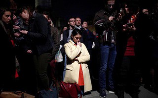 "Kinh đô ánh sáng" tang thương sau vụ cháy Nhà thờ Đức Bà Paris: Gần một nghìn năm lịch sử chìm trong biển lửa