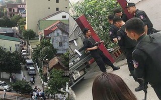 Cận cảnh cả trăm chiến sĩ công an mang súng khám xét, thu giữ 6 tạ ma túy
