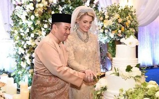 Hé lộ những hình ảnh đầu tiên về cô dâu thường dân Thụy Điển, chiếm trọn trái tim Thái tử Malaysia trong đám cưới xa hoa