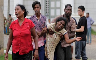 Ám ảnh vụ nổ bom hàng loạt giết chết hơn 200 người ở Sri Lanka: Danh tính nạn nhân được xác nhận, nhiều gia đình tan nát, tiếng khóc ai oán ở khắp nơi