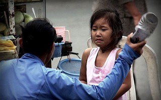 Cách xử lý khôn ngoan khi cha mẹ muốn trách phạt “con nhà hàng xóm”