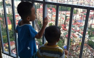 Báo động: Liên tiếp xảy ra những vụ trẻ ở nhà một mình bị rơi từ tầng cao chung cư xuống đất tử vong