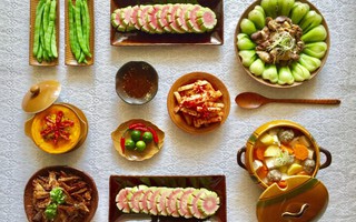 "Vợ nhà người ta" đây rồi, nấu mâm cơm tối mà như ăn tiệc!