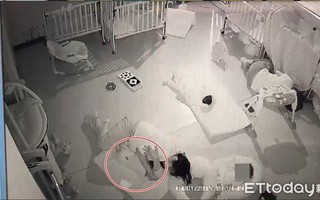 Bố nhận được điện thoại từ nhà trẻ nói rằng con trai đã qua đời vì nghẹt thở, nhưng sự thật đằng sau khiến ai cũng phẫn nộ
