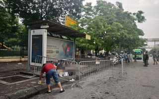 Hà Nội: Phát hiện một người đàn ông tử vong tại bến xe buýt sau đêm mưa lớn
