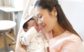 Diễn viên Thanh Thúy tiết lộ 6 lợi ích của việc mát-xa cho trẻ sơ sinh kèm hướng dẫn chi tiết các mẹ không nên bỏ qua
