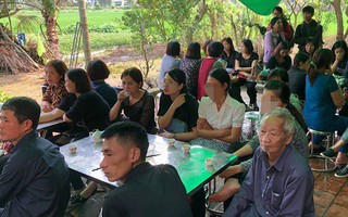 Bố bé trai bị đàn chó dữ cắn tử vong nói con mình rất sợ chó, không dám đi đâu 1 mình