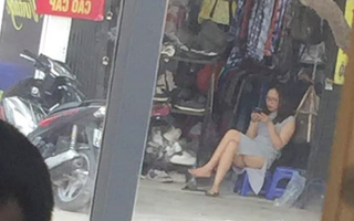 Dân mạng "thương cảm" kêu gọi quyên góp vải cho cô gái mặc váy xẻ tận mông, lộ nguyên vòng 3 giữa ban ngày