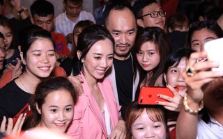Dù đã xin khán giả đừng quay lén, "Chị 13" của Thu Trang vẫn bị tuồn lên YouTube để câu view 