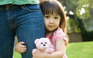 “Chúc mừng vì bạn có một đứa con nhút nhát!”