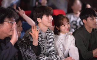 Nam Joo Hyuk ga lăng cởi áo khoác cho "chị đẹp" Han Ji Min, fan lại đùng đùng "gọi hồn" người này