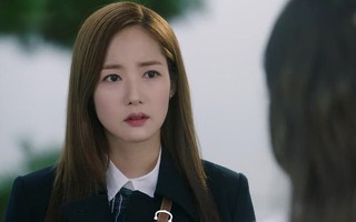 Gặp người yêu cũ bị gãy gót giày, chồng trẻ hành động khiến vợ nóng máu nhưng câu nói sau đó mới thực quá đáng