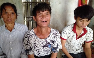 Hi vọng đến với người cha khù khờ xin ăn giữa chợ kiếm tiền chạy thận cho con trai 18 tuổi