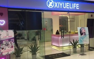 Đi spa bị livestream, người phụ nữ vô cùng phẫn nộ nhưng không thể đòi công bằng cho mình vì mánh lới của người chủ