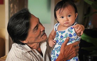 Có con nhỏ lúc U60, cuộc sống của Thương Tín hiện ra sao?