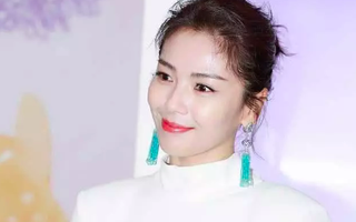 Lưu Đào đẹp rạng rỡ trong sự kiện, bật mí với chị em bí quyết “níu giữ tuổi thanh xuân”
