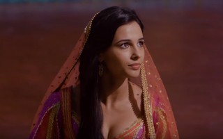 Nữ chính phim "Aladdin" khoe giọng khủng trong MV nhạc phim đầy mãnh liệt