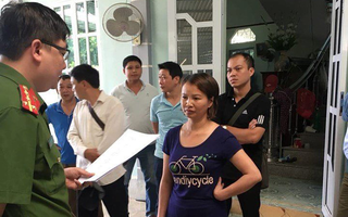 Mẹ nữ sinh giao gà ở Điện Biên định ra ám hiệu cho chồng, đòi lấy điện thoại khi nghe lệnh bắt giữ