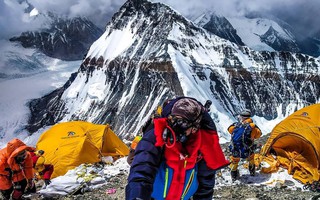 2 nữ du khách thiệt mạng trong lúc chinh phục đỉnh Everest: Biết nguyên nhân xong bạn sẽ rút ra bài học cho mình trong quá trình trekking