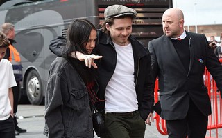 Cậu cả nhà David Beckham ôm hôn bạn gái nồng nhiệt sau nghi vấn mâu thuẫn tại Cannes 2019