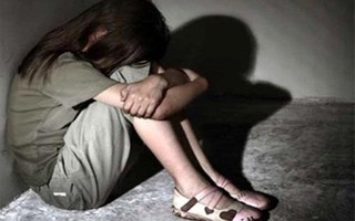 Đồng Tháp: Bố ruột say rượu rồi chui vào giường cưỡng hiếp con gái 11 tuổi đang ngủ