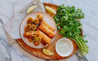 Mùa hè các mẹ nhớ phải làm chả giò trái cây, trẻ con bé nào cũng thích