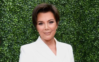Nữ chúa nhà Kardashian: 64 tuổi vẫn là nữ hoàng quyền lực, bí mật làm đẹp lại đơn giản không ngờ