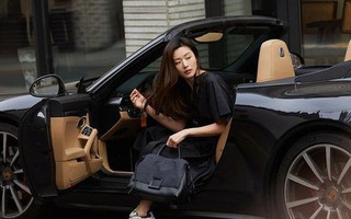 "Mợ chảnh" Jun Ji Hyun xuất hiện cực “chảnh” bên siêu xe, thân hình thon gọn của mẹ 2 con làm ai cũng ngưỡng mộ 