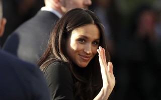 Meghan quyết định cho con lộ diện trước công chúng sau 2 ngày sinh nhưng bị các trang báo nước Anh phẫn nộ vì điều này