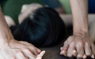 Thanh Hóa: Nguyên Chủ tịch xã bị dân vây giữ vì nghi xâm hại bé gái 8 tuổi ở cánh đồng