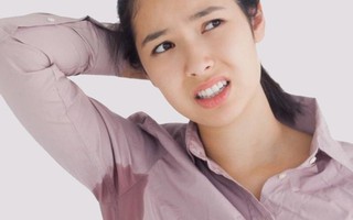 Bí quyết ngăn chặn đổ mồ hôi nhiều dưới cánh tay vào những ngày hè quá nóng bức