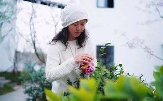 Nữ giám đốc doanh nghiệp quyết định sống cho bản thân sau 40 tuổi bằng cách nghỉ việc về quê trồng hoa
