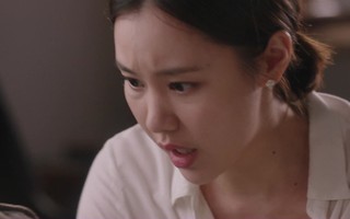 Vợ chồng bàn nhau mang 500 triệu đi gửi tiết kiệm, vợ bận không đi cùng chồng được, tới khi nhìn người đứng tên sổ tiết kiệm mà đầu váng mắt hoa