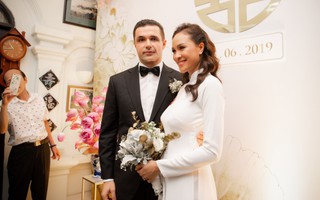Toàn cảnh lễ đón dâu tại nhà phố cổ của siêu mẫu Phương Mai: Chú rể xuất hiện cùng đoàn xe sang, cô dâu òa khóc ôm chặt mẹ ruột 
