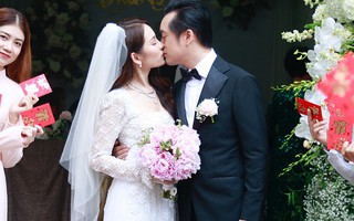 Đám cưới Dương Khắc Linh - Sara Lưu: Cô dâu chú rể hôn nhau say đắm, vui vẻ đùa giỡn kiểu Hàn Quốc như chốn không người