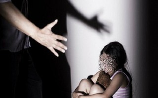 Tuổi thơ kinh hoàng của cô gái bị chính ông nội cưỡng hiếp năm 13 tuổi