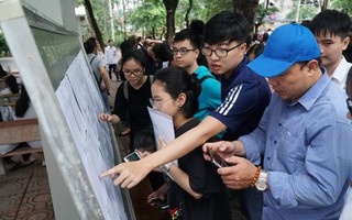 Gần 900.000 sĩ tử đến địa điểm làm thủ tục, nhiều em lo lắng trước kỳ thi THPT Quốc gia 2019