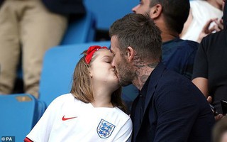 Trốn mẹ Vic đi chơi riêng, David Beckham và con gái lại thành tâm điểm chú ý với nụ hôn môi thắm thiết